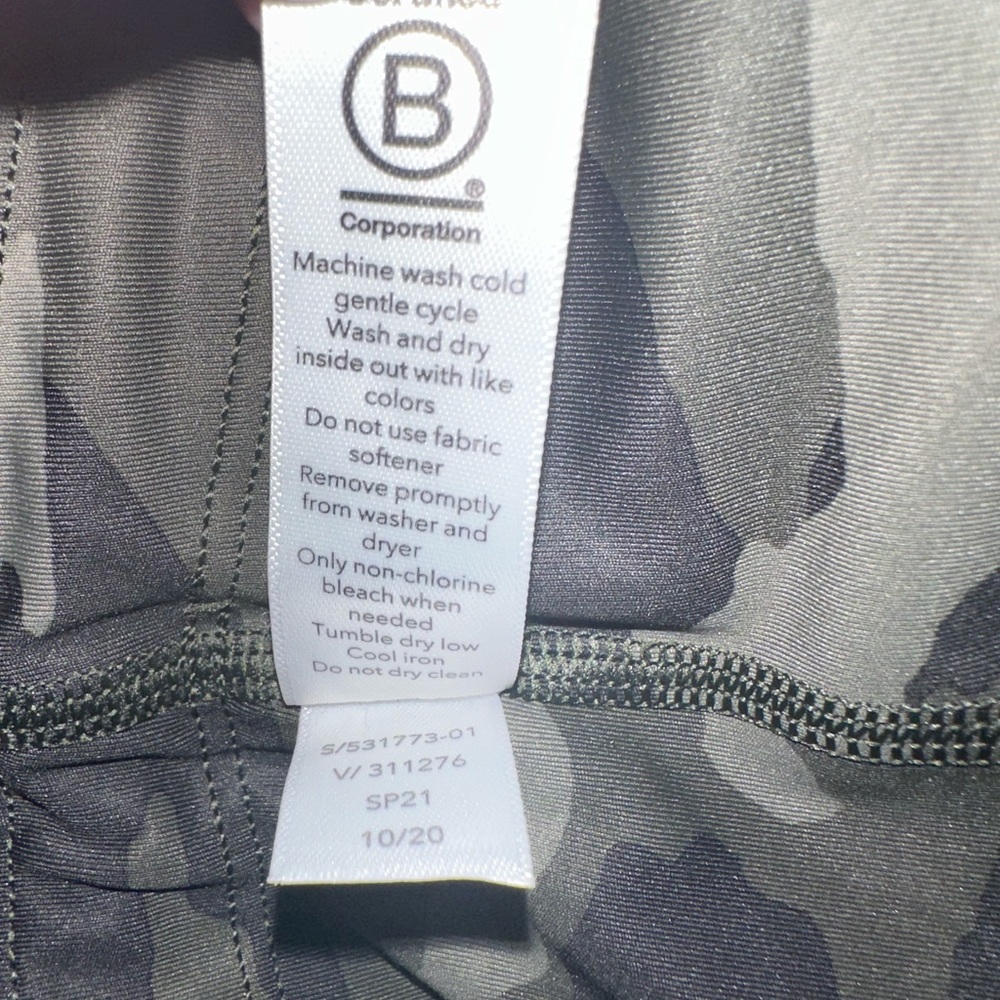 Athleta Ultimate Stash Pocket‎ Green Camo 7/8 Length Tight Women’s Size Large - Picture 9 of 11